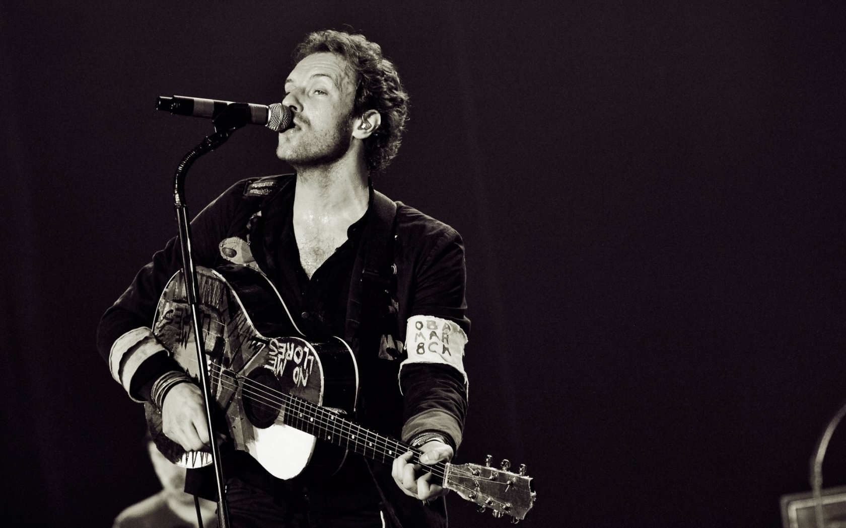Coldplay Singing Microphone Guitar Solo