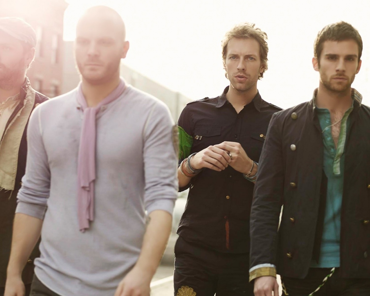 Coldplay Street Sun Clothes Look