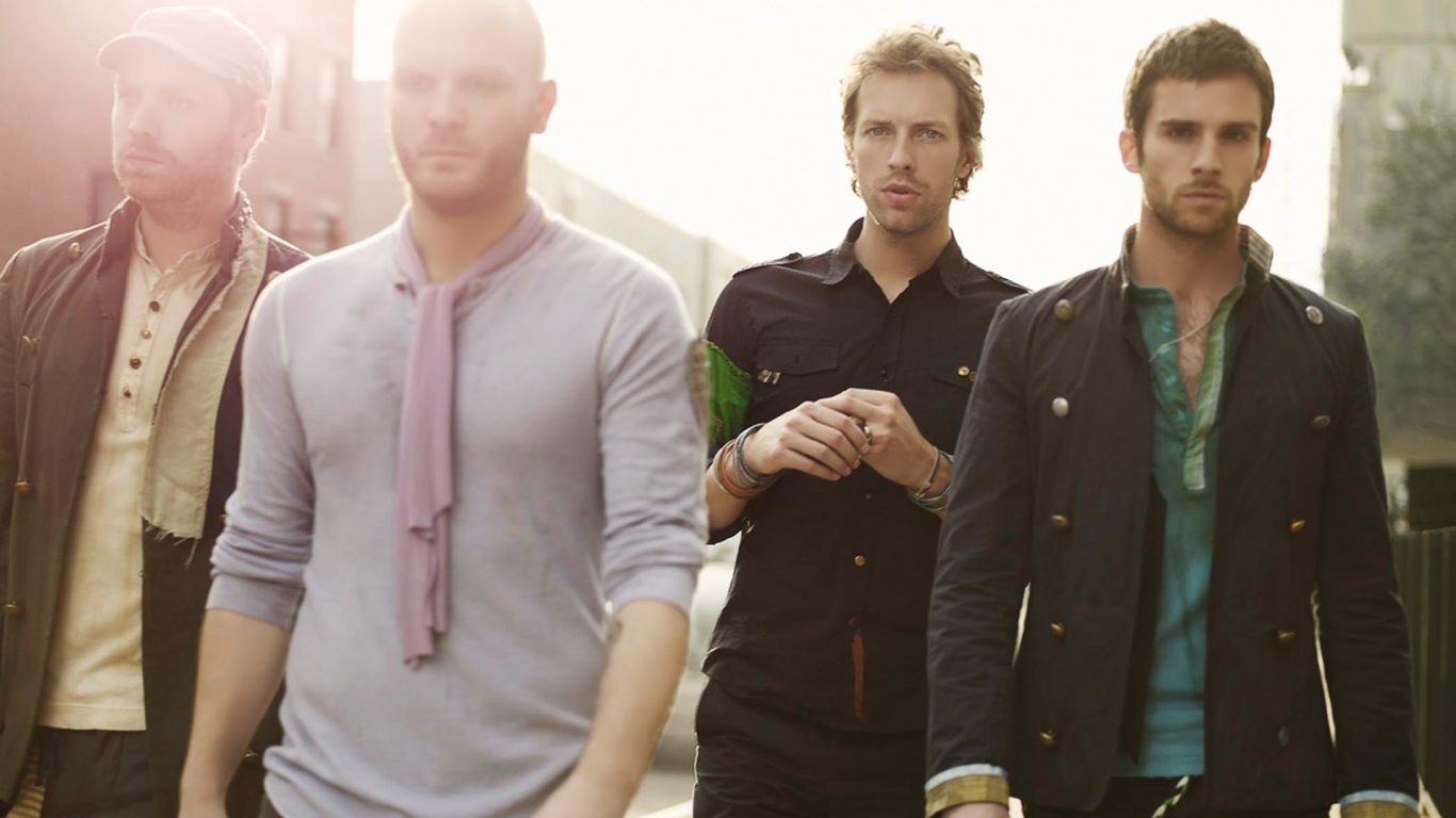 Coldplay Street Sun Clothes Look
