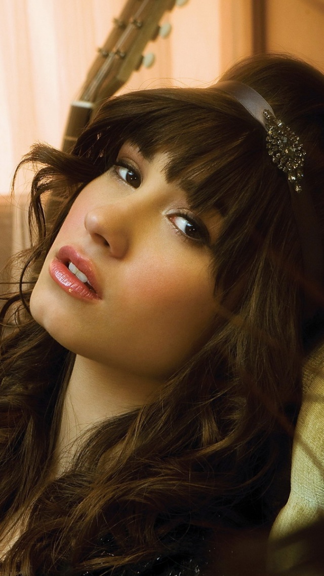 Demi Lovato Brunette Face Eyes Glamor Celebrity
