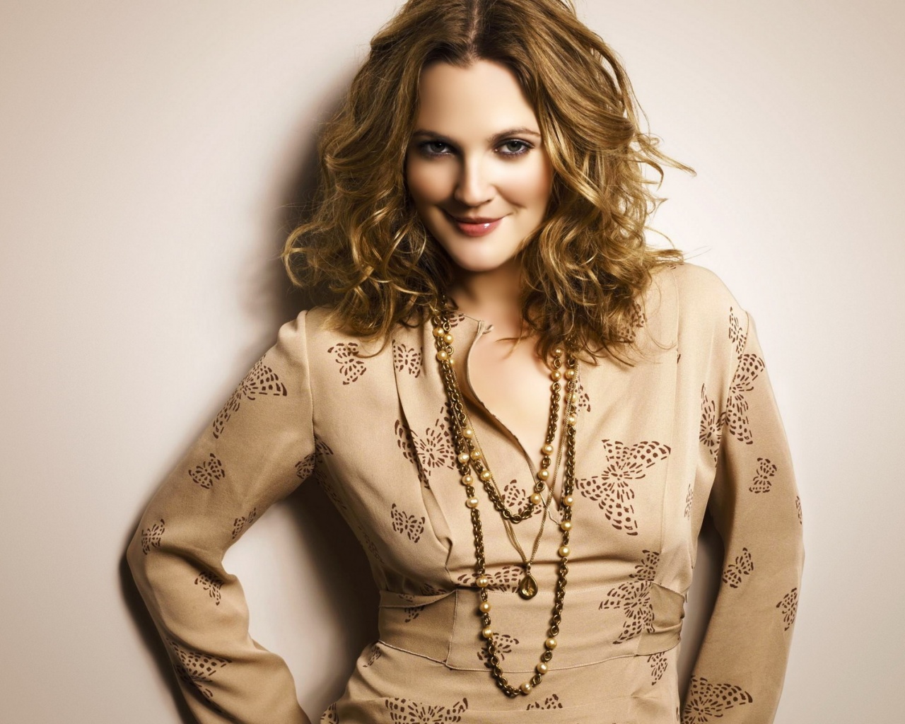 Drew Barrymore Hair Shirts Jewelry Smile