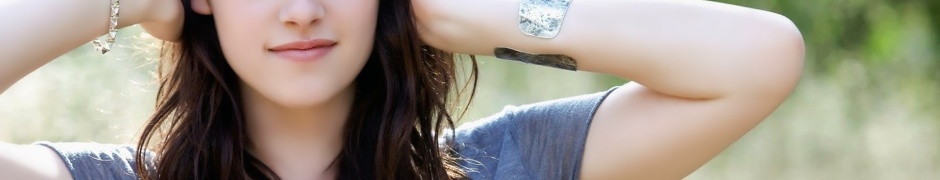 Kristen Stewart Brunette Smile Bracelets