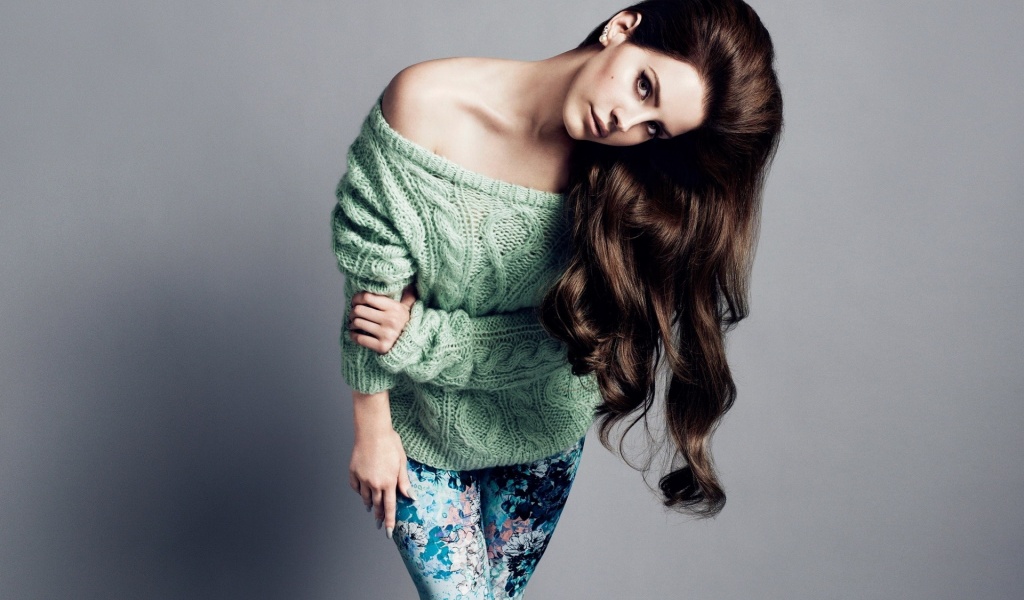 Lana Del Rey Brunette Sweater Jeans