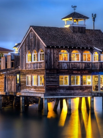 Restaurant On The Water