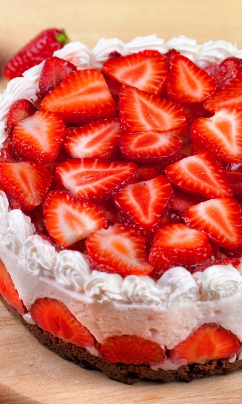 Strawberries Cake