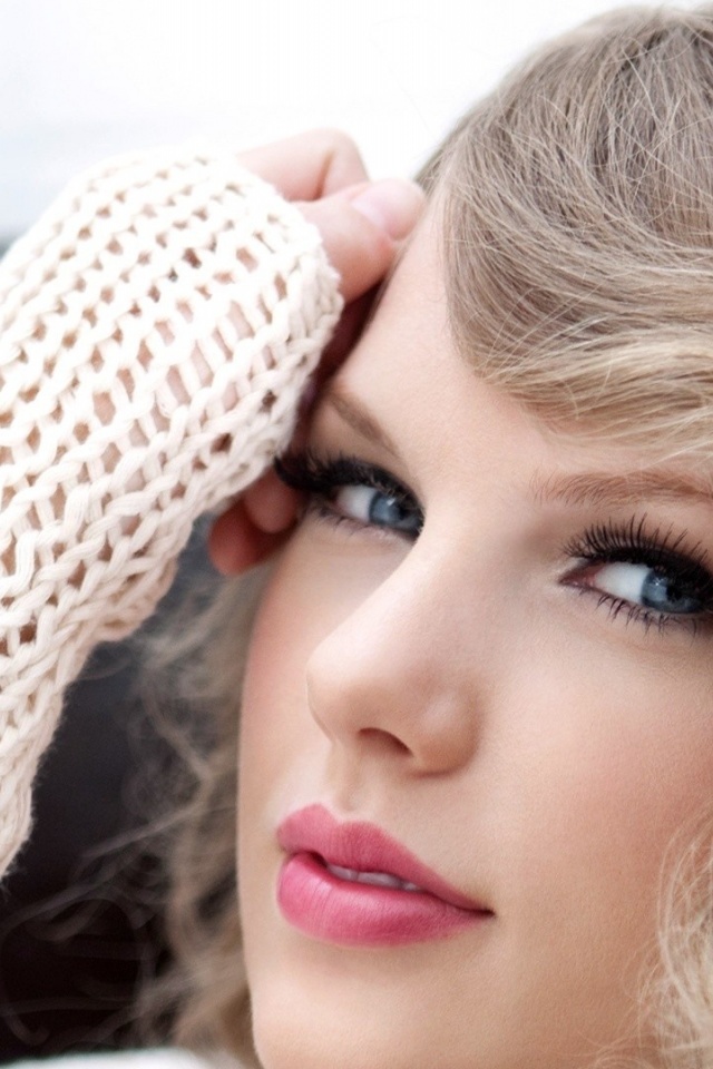 Taylor Swift Singer Jacket Face Lips