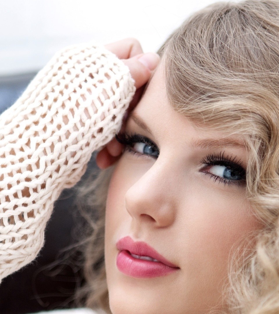 Taylor Swift Singer Jacket Face Lips