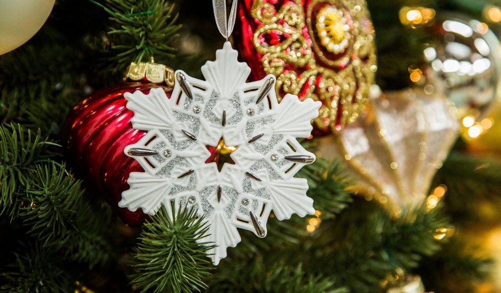 White Snowflake Christmas Tree