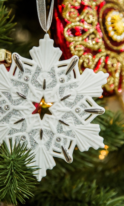 White Snowflake Christmas Tree