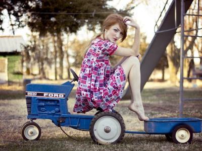 Girl Redhead Dress Childrens Machine Grass