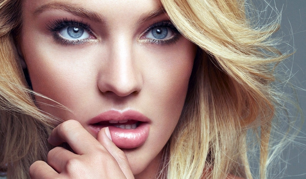 Beautiful Model Girl Blonde Candice Swanepoel Portrait