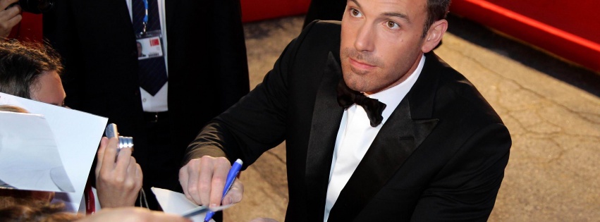 Ben Affleck Signing Autograph