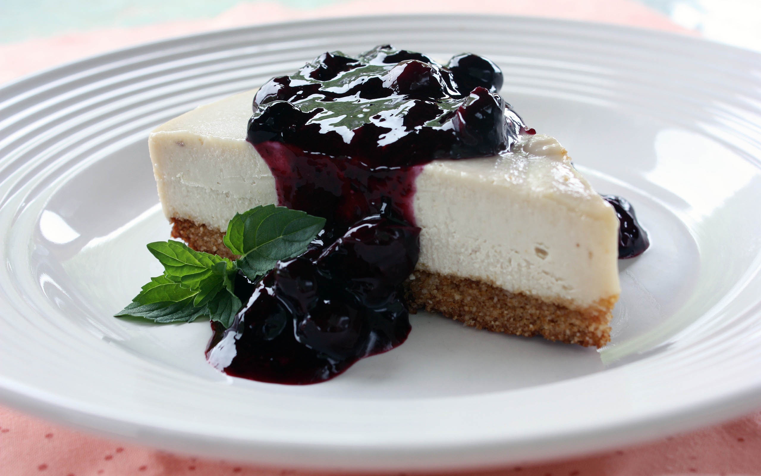Cheese Cake With Blueberry Sauce