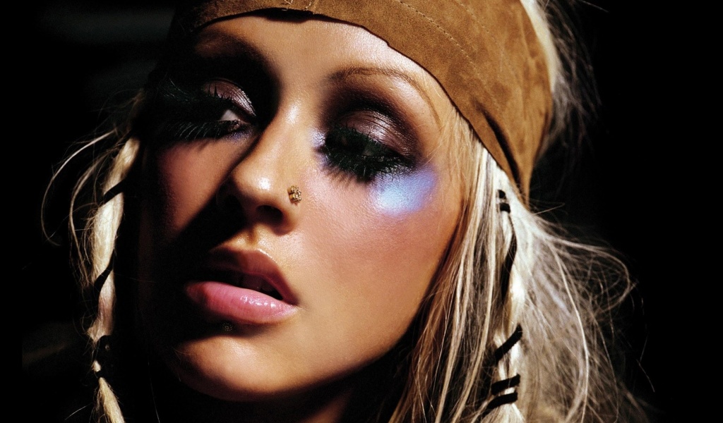 Christina Aguilera Face Make Up Piercing Lips