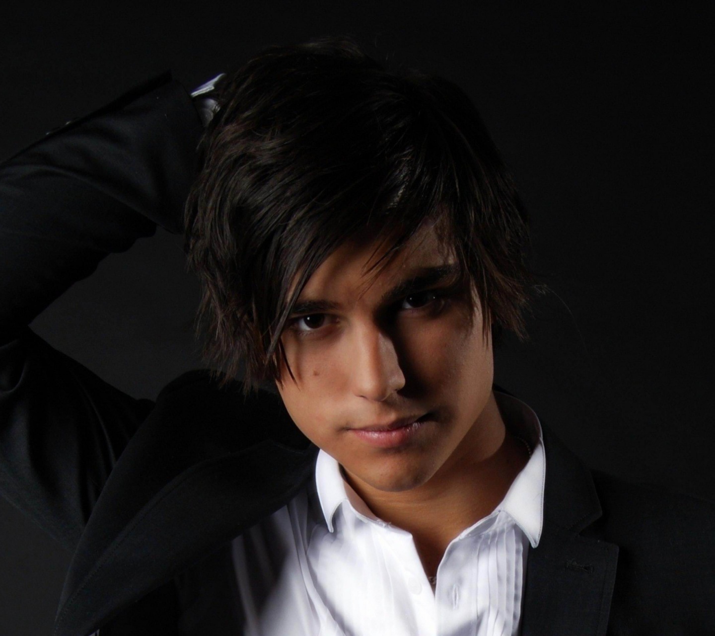 Eric Saade Singer Host