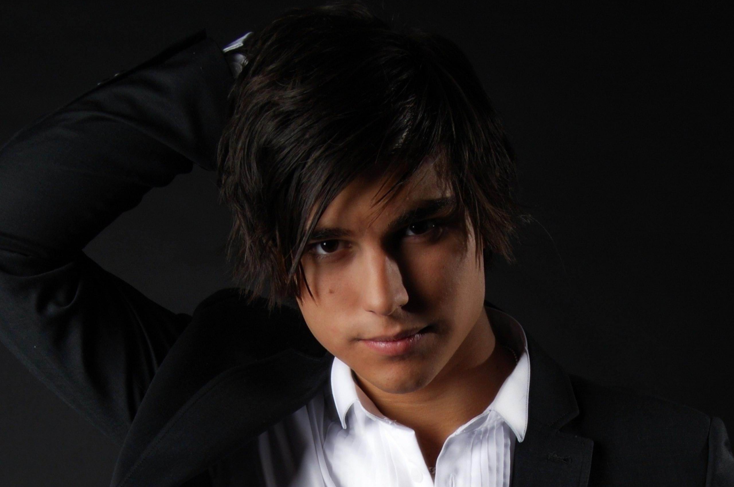 Eric Saade Singer Host