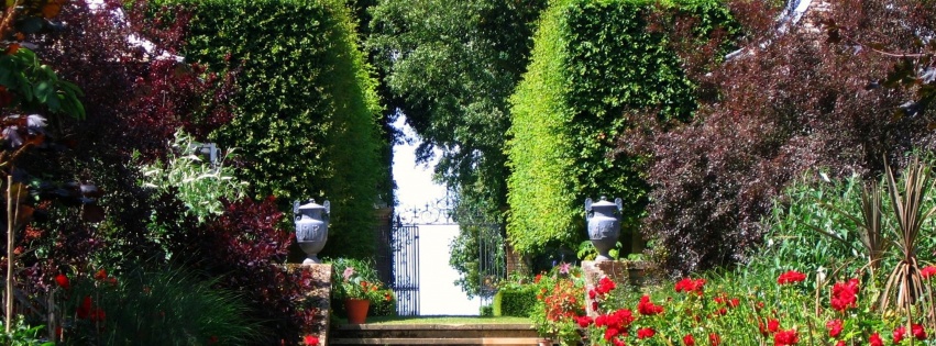 Famous Red Border At Hidcote Cotswolds
