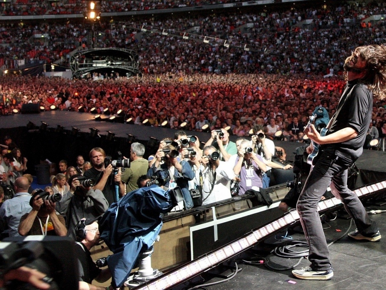 Foo Fighters Scene Stadium Concert Fans