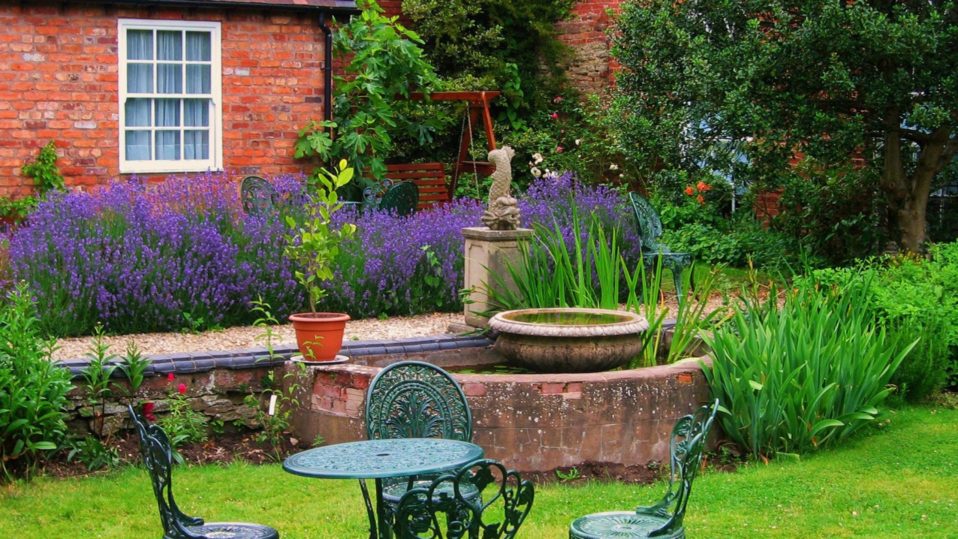 Поменяться садами. Сады Прованс в Англии цветники. Колониальный ландшафтный стиль. Английский дворик ландшафт. Пейзажный сад в стиле Прованс.