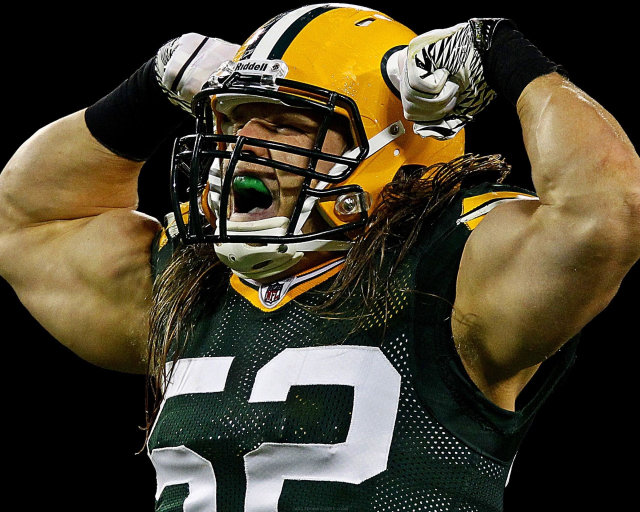 Green Bay Packers American Football Clay Matthews Flexing