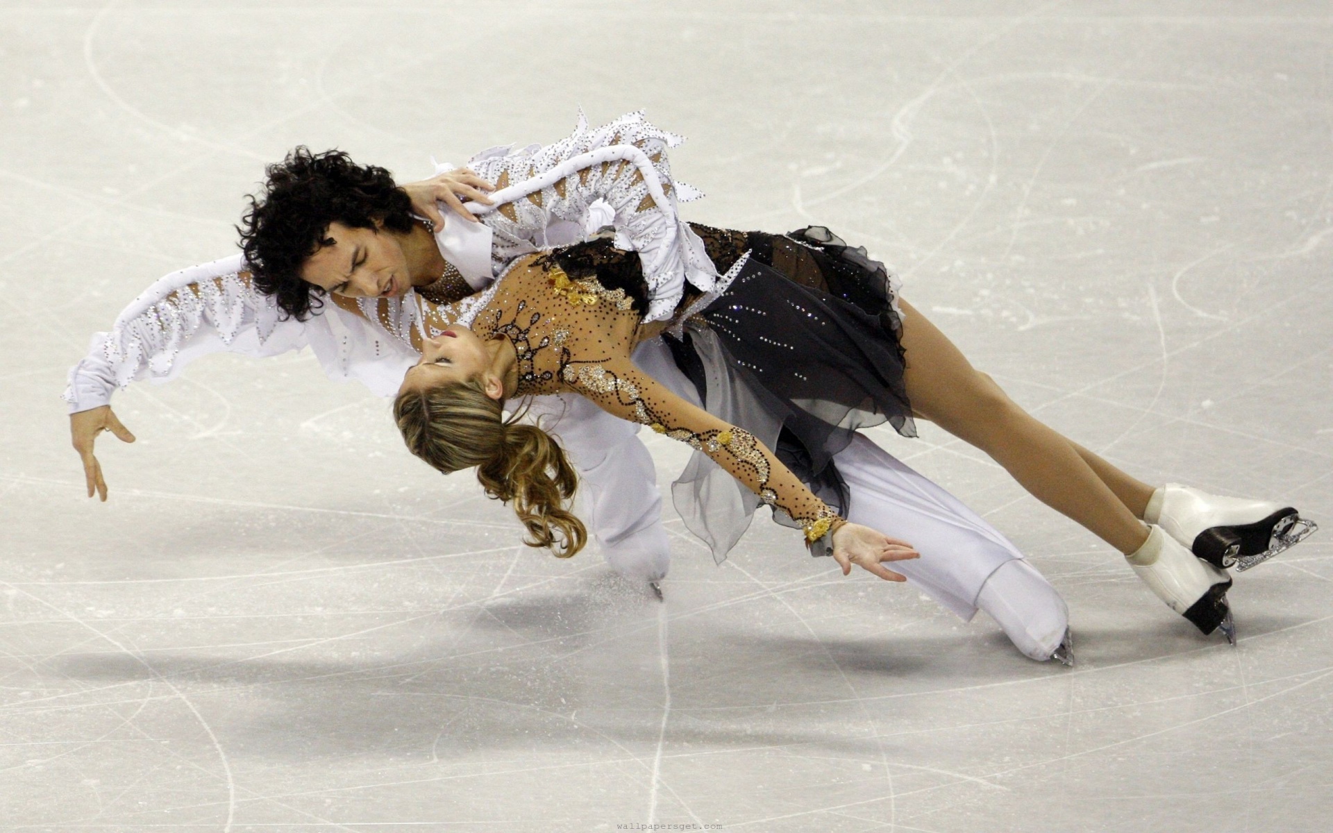 Ice Skating Canadians Tessa Virtue And Scott Moir Figure Skater