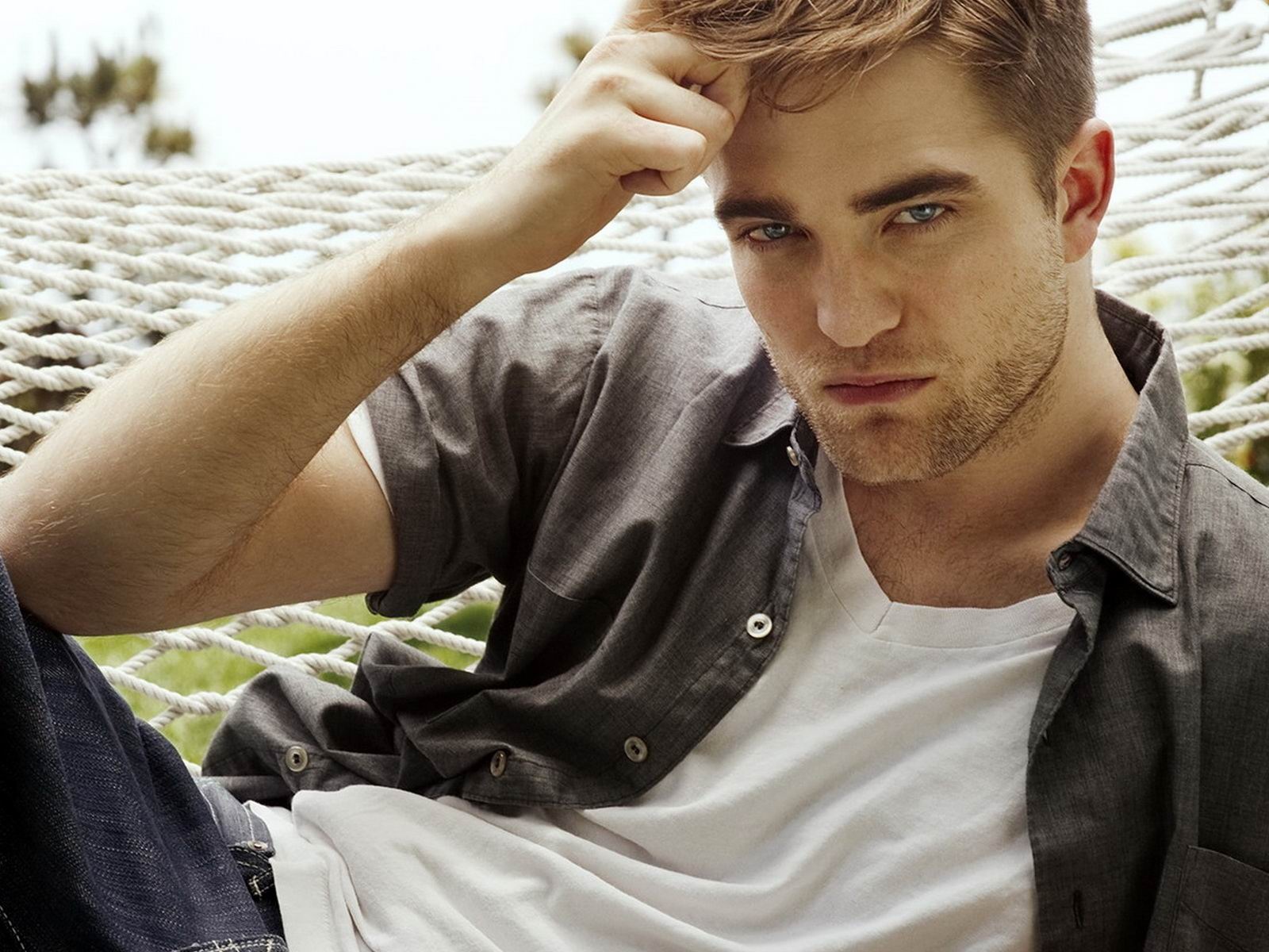 Men Male Celebrity Robert Pattinson