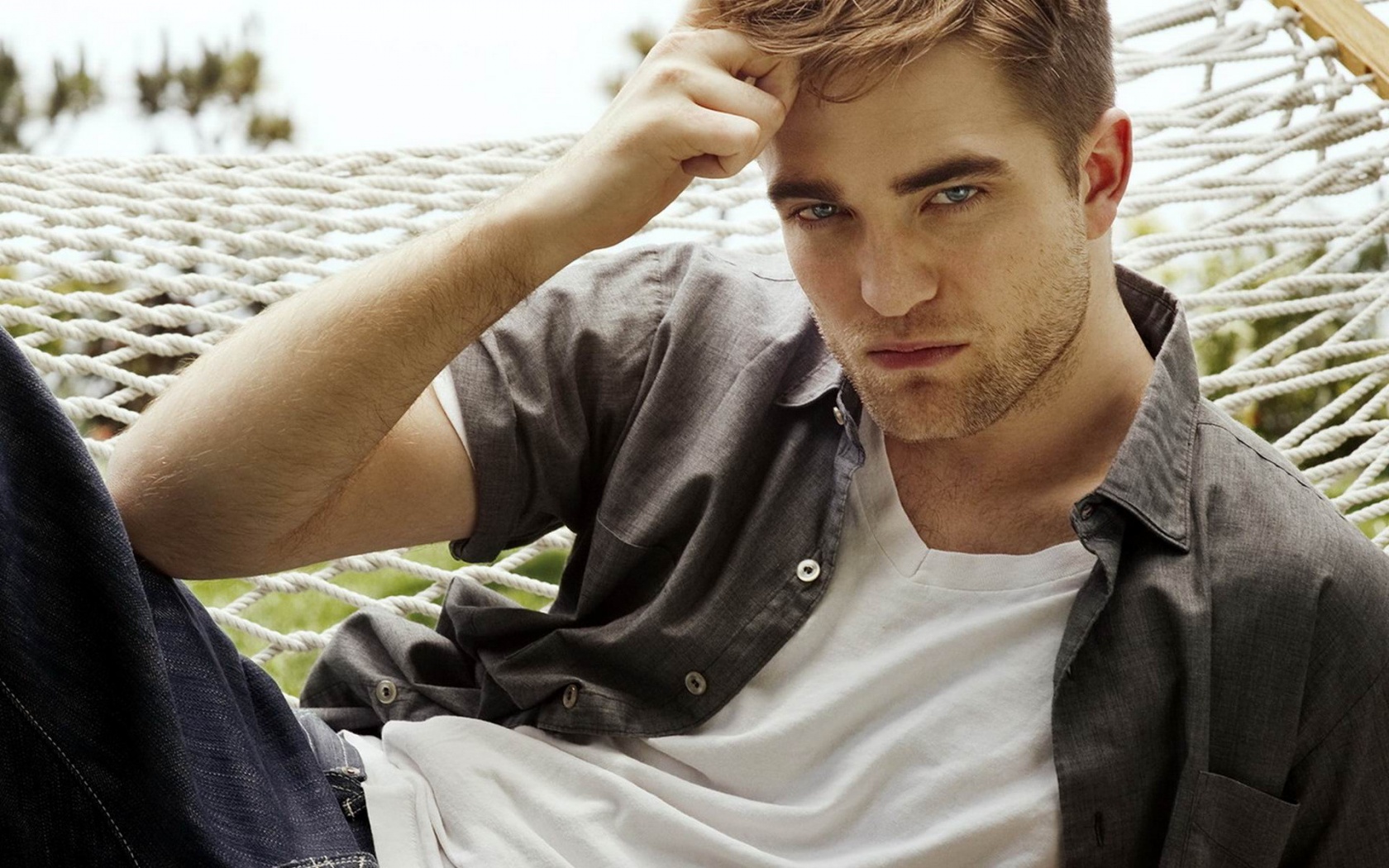 Men Male Celebrity Robert Pattinson