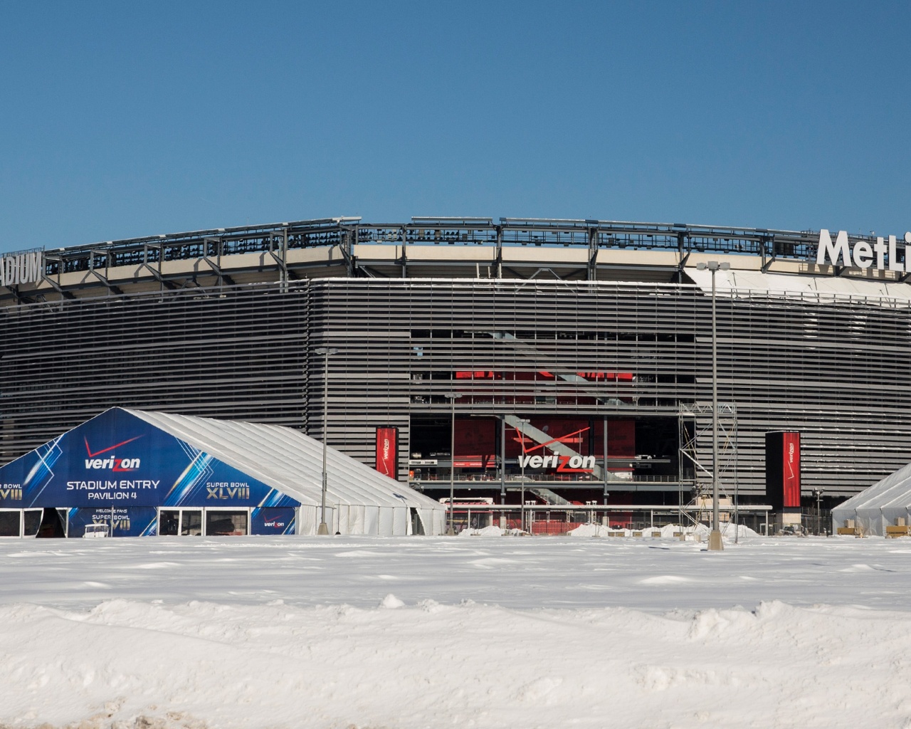 MetLife Stadium Snow-Super Bowl 2014