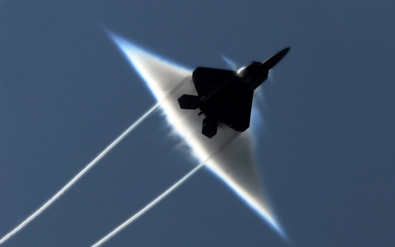 Military F22 Raptor Contrails