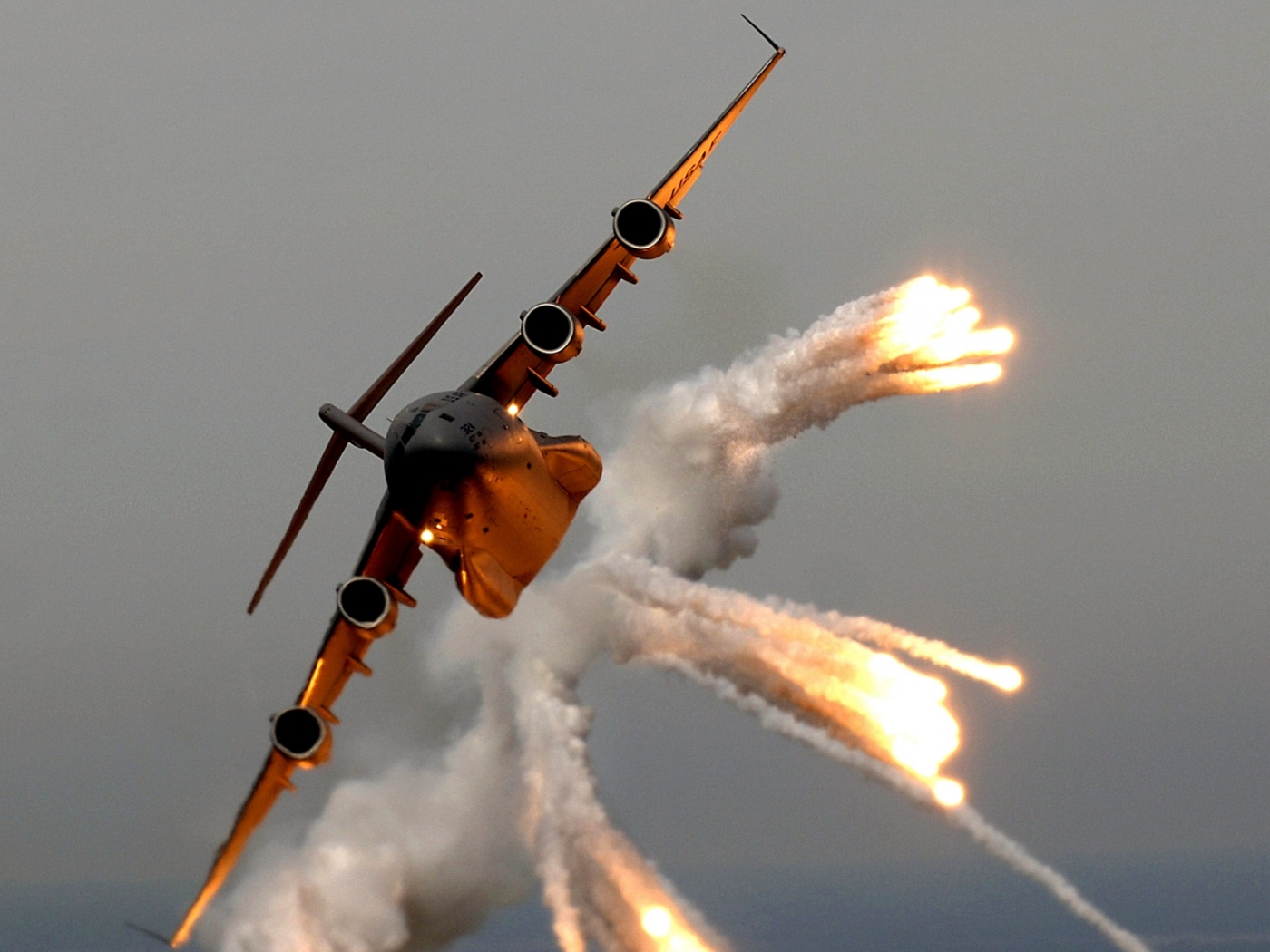 Military Flares C17 Globemaster