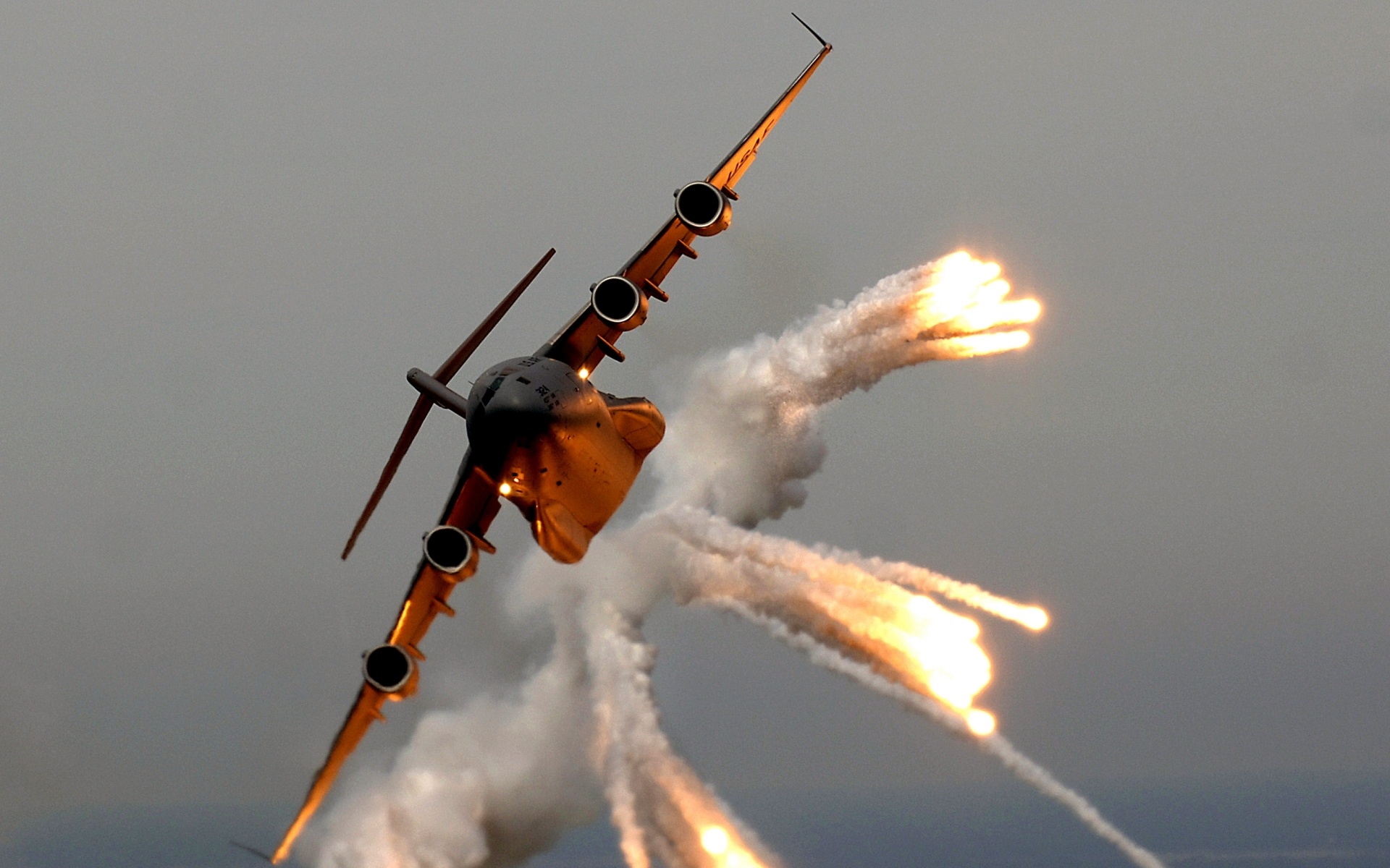 Military Flares C17 Globemaster