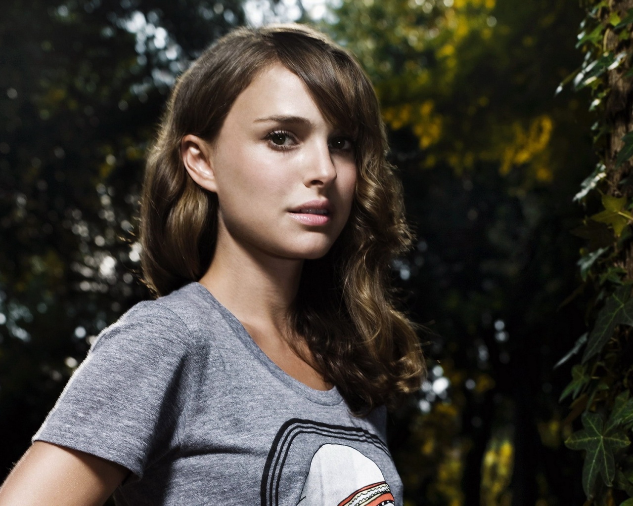 Natalie Portman Brunette Shirt Face Trees