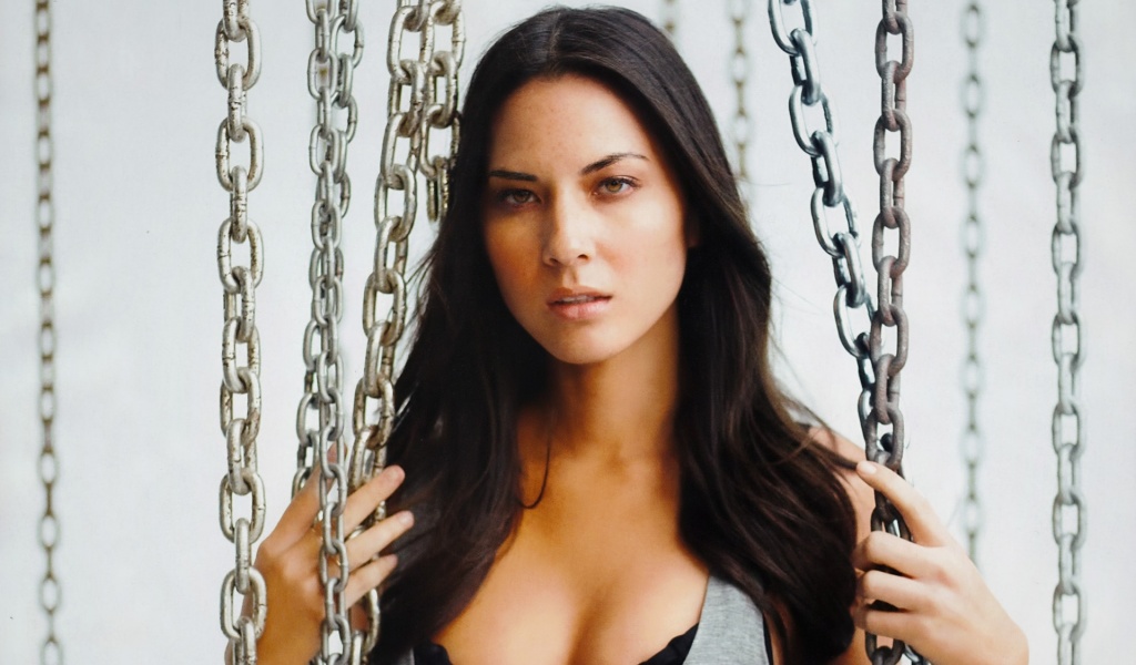 Olivia Munn Brunette Freckles Face Chain