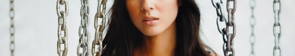 Olivia Munn Brunette Freckles Face Chain