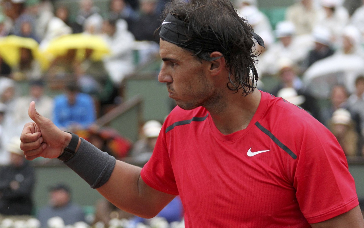 Rafael Nadal Gives Thumbs Up