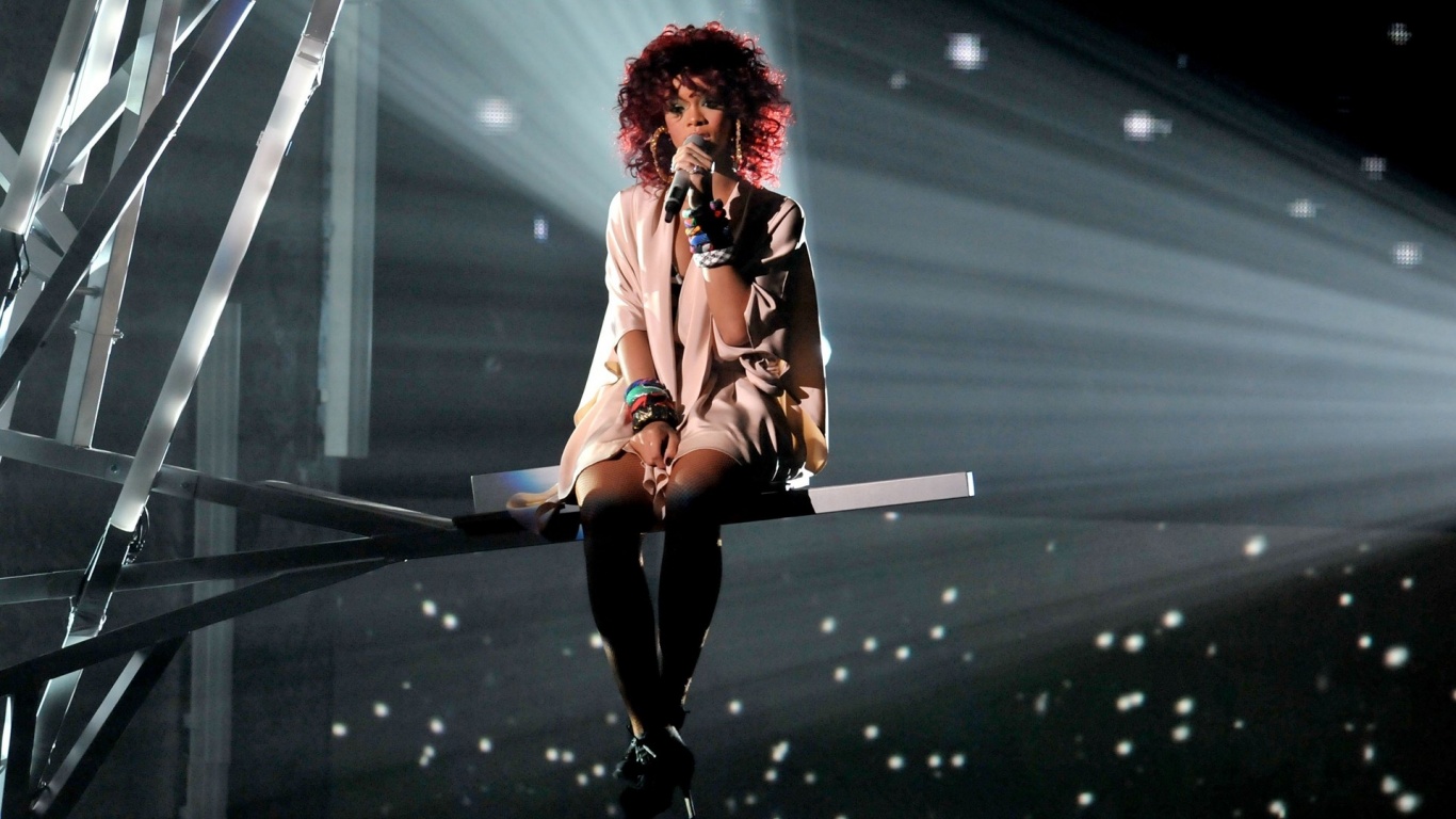 Rihanna Performin