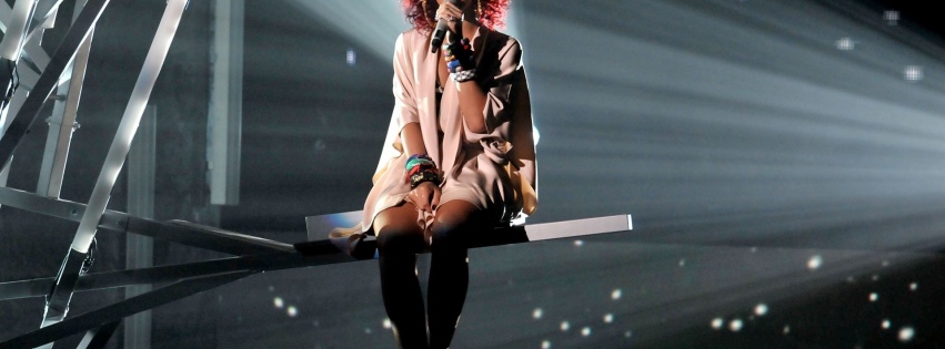 Rihanna Performin