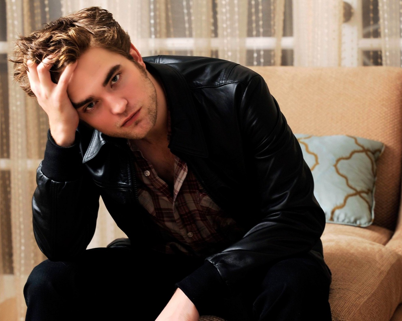 Robert Pattinson Hollywooddesktop