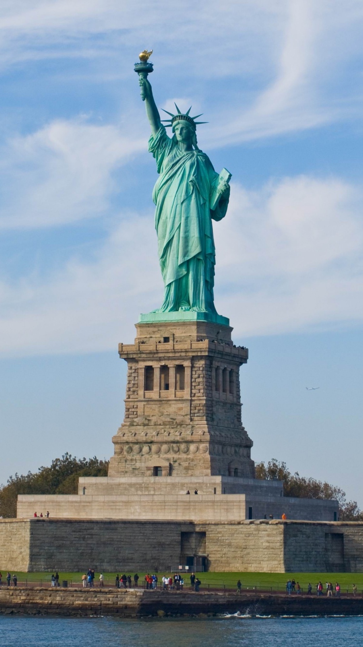 Statue Of Libertynew Yorknew York Citynyc - 750x1334.