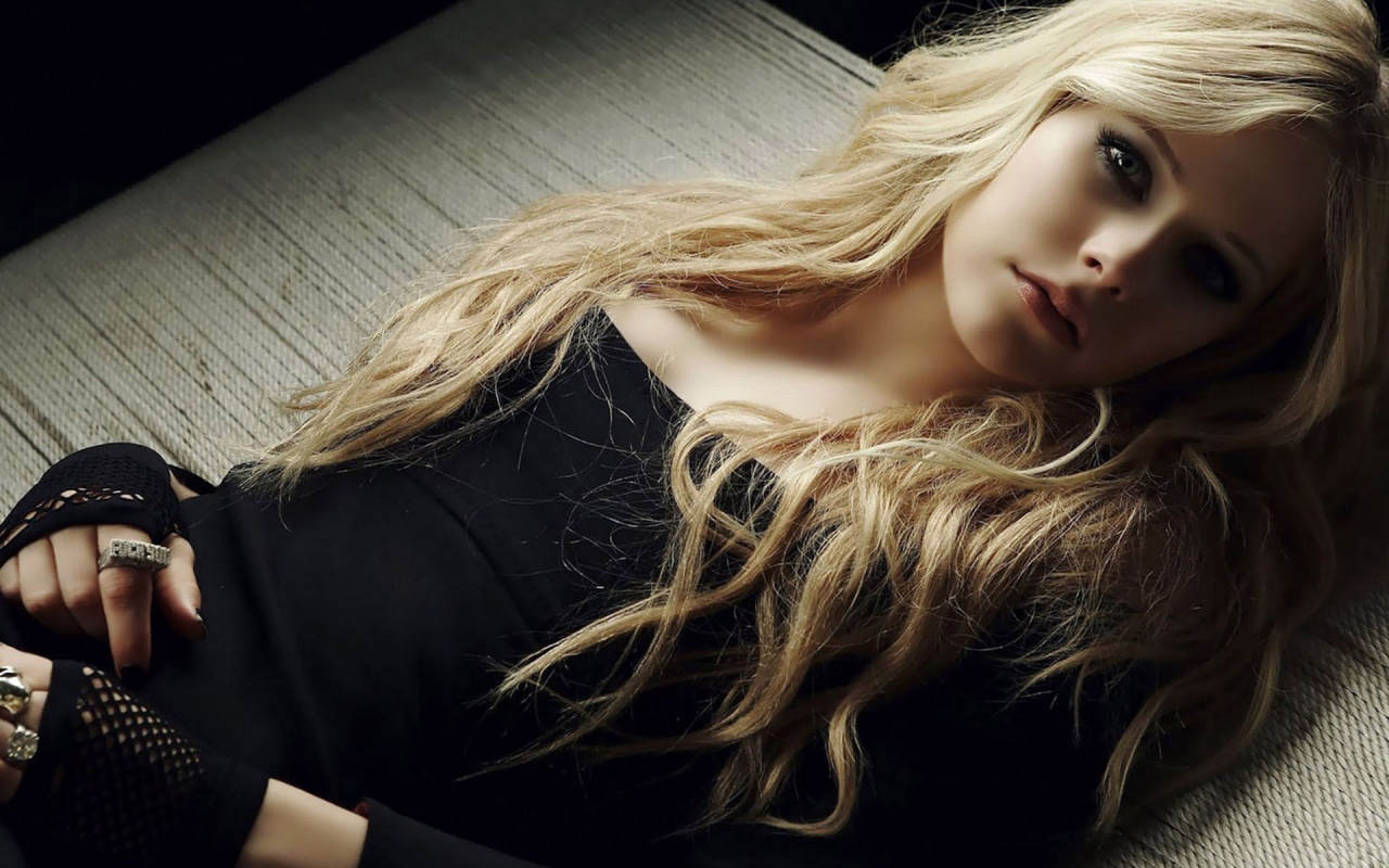 Superb Avril Lavigne Celebrities