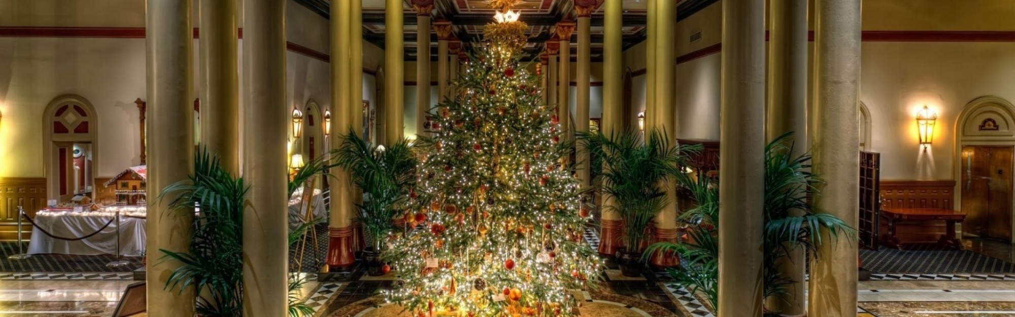 Tree Large Christmas Hall Columns Holiday Gifts