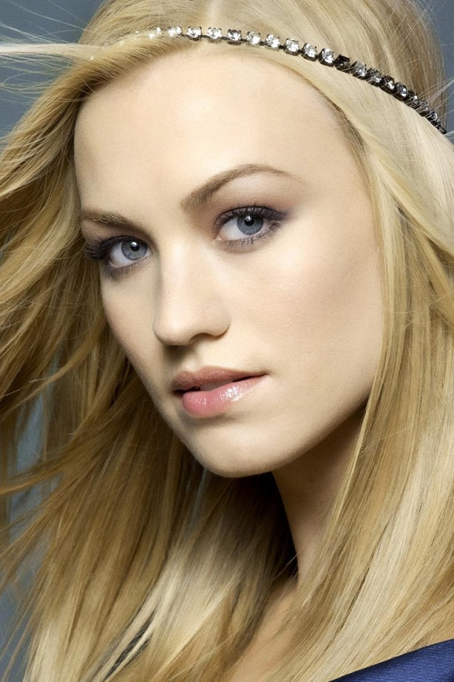 Yvonne Strahovski Blonde Face Wind Bandage